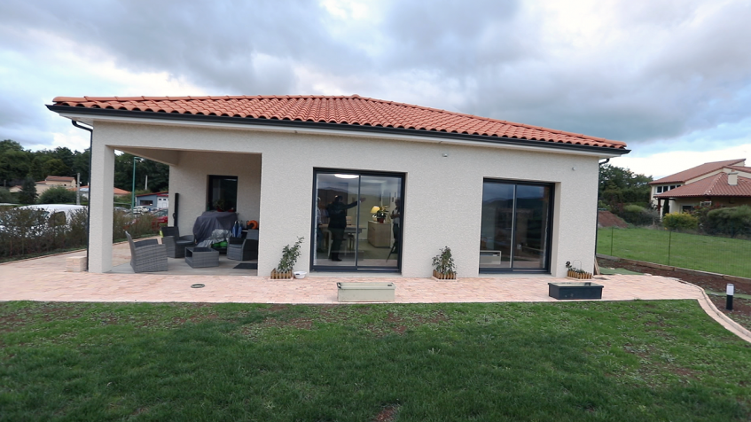 Façade d'une villa Maisons d'en France côté jardin