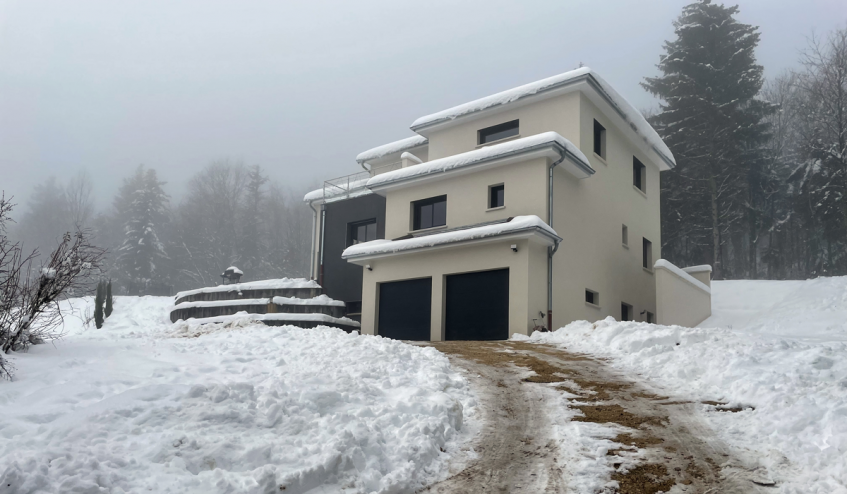 Construction de Maisons d'en France RHONALPAIN sous la neige